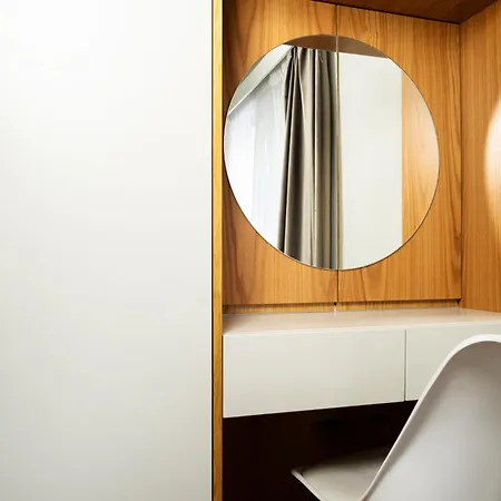 Boulevard Close To Center *