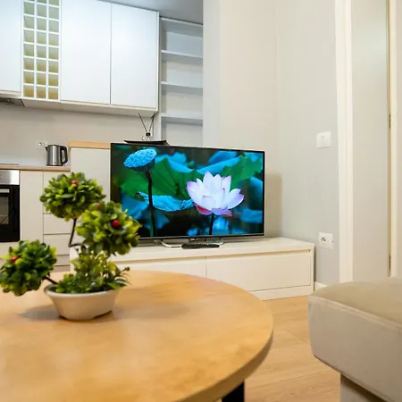 Boulevard Close To Center アパート ティラナ