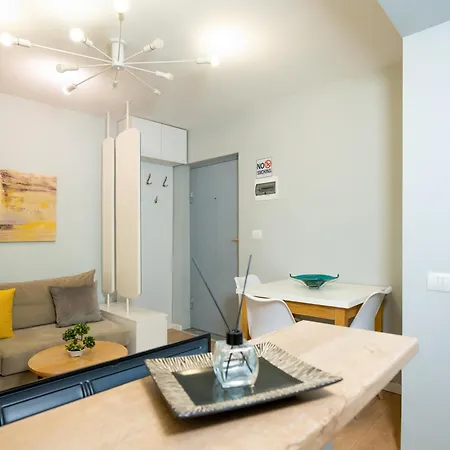 Boulevard Close To Center * 地拉那