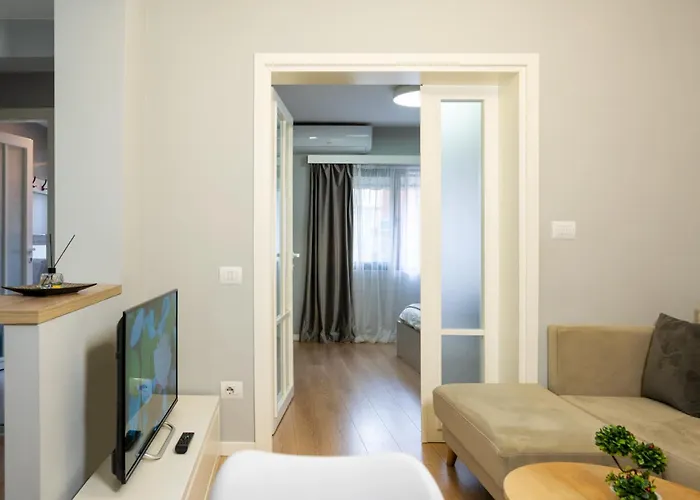 Boulevard Close To Center