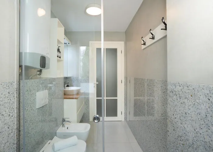 Boulevard Close To Center *