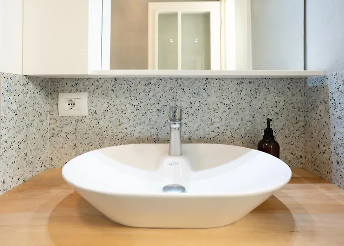 Boulevard Close To Center