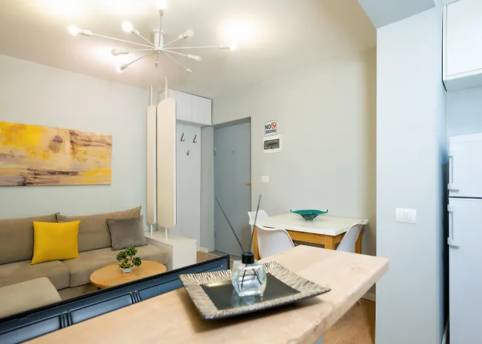 Boulevard Close To Center * ティラナ